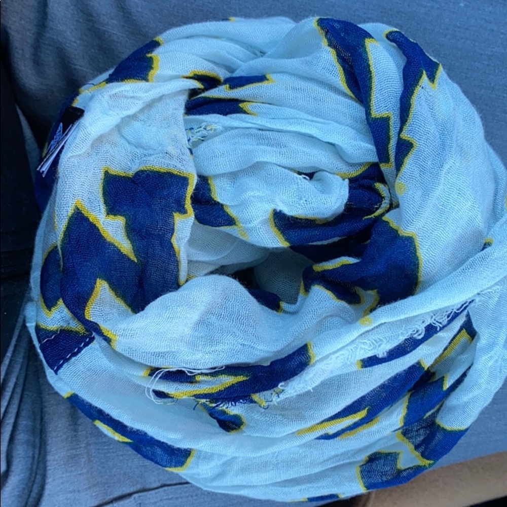 Michigan infinity scarf.